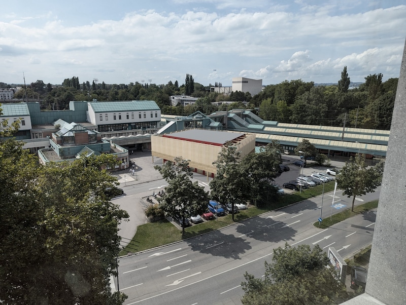 The bus terminal and cab ranks will remain where they are for the time being. (Bild: ÖBB)