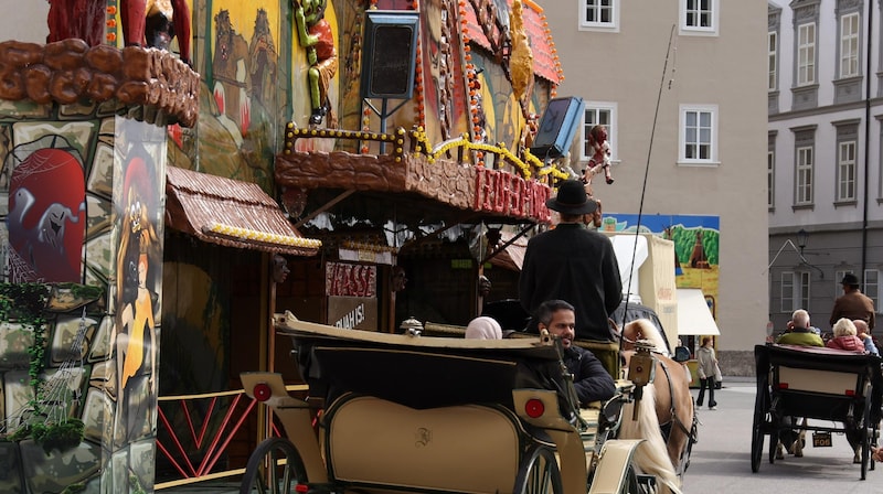 Standln, Karusselle und Riesenrad stehen schon. Auf den Altstadtpläzten fehlen nur mehr letzte Handgriffe. (Bild: Tröster Andreas)