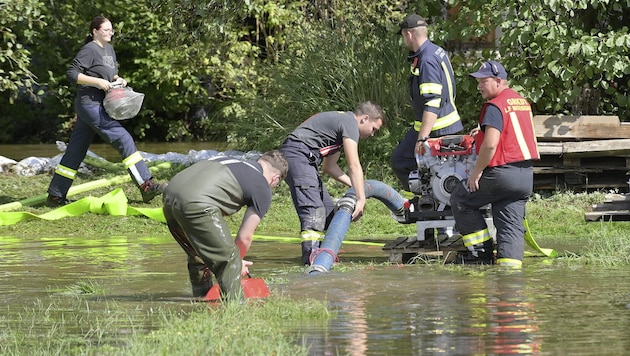 A housing estate in Mauerkirchen had to be evacuated on Tuesday due to the flooding. (Bild: Manfred Fesl)