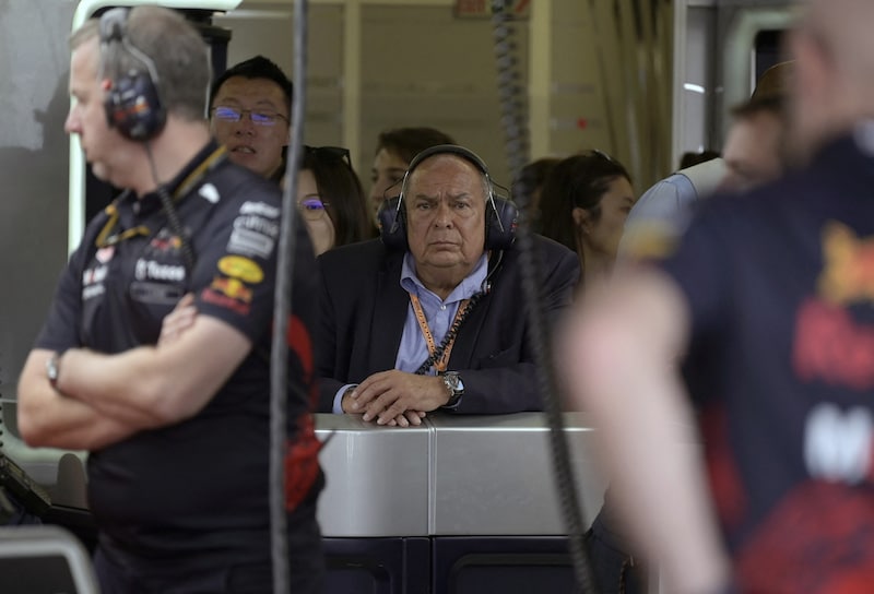 Antonio Pérez Garibay in der Box von Red-Bull-Racing im Herbst 2022 anlässlich des Mexiko-GP (Bild: AFP )