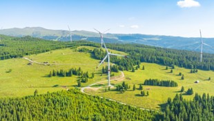 Wenn es nach den Plänen der Kärntner Politik geht, soll es Windparks wie auf der Steinberger ...