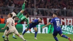 Manuel Neuer verletzte sich im Champions-League-Spiel gegen Dinamo Zagreb. (Bild: AFP/APA/Alexandra BEIER)