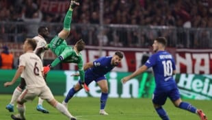 Manuel Neuer verletzte sich im Champions-League-Spiel gegen Dinamo Zagreb. (Bild: AFP/APA/Alexandra BEIER)