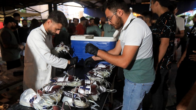 Following the pager explosions, the Lebanese Ministry of Health called on people to donate blood. (Bild: APA/AFP)