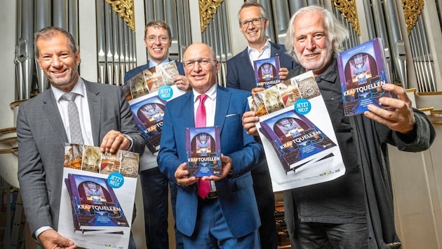 In front of the Mathis organ in Klagenfurt Cathedral: Karl Hren, Georg Messner, Matthias Kapeller, Ferdinand Bucher, Ferdinand Neumüller. (Bild: www.karlheinzfessl.com/agb)