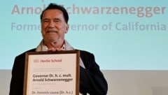 Arnold Schwarzenegger nützt seine Zeit in Europa: nach einem Besuch in Graz, jettete er nach Berlin und zurück nach Österreich. (Bild: APA Pool/AFP/John MACDOUGALL)