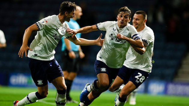 Preston North End were jubilant in the end. (Bild: AP ( via APA) Austria Presse Agentur/ASSOCIATED PRESS)