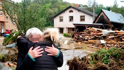 Wer ein Haus ausraubt, muss mit bis zu 15 Jahren Haft ohne Bewährung rechnen. (Bild: AP/AP, Krone KREATIV)