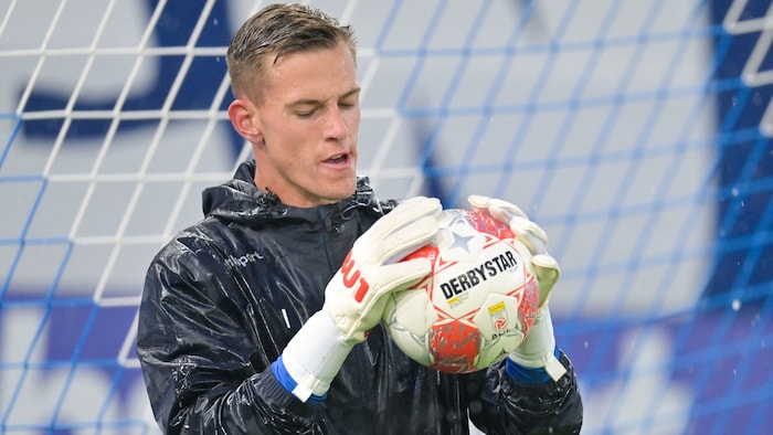 Blau-Weiß-Torhüter Vitek wurde zum Derbystar.