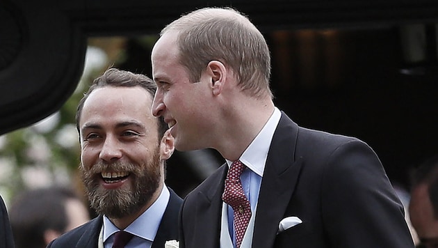 James Middleton and Prince William get on very well and have known each other for ages. (Bild: APA Pool/KIRSTY WIGGLESWORTH / POOL / AFP)