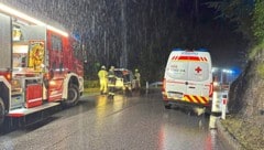 Großer Einsatz für den flüchtigen Unfalllenker im Brandenberger Tal. (Bild: ZOOM Tirol/zoom.tirol, Krone KREATIV)