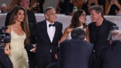 Bei den Filmfestspielen von Venedig soll Brad Pitt seinem Kumpel George Clooney sein Herz ausgeschüttet haben. Nun will dessen Frau Amal Clooney ihm helfen.  (Bild: picturedesk.com/Vianney Le Caer / AP)