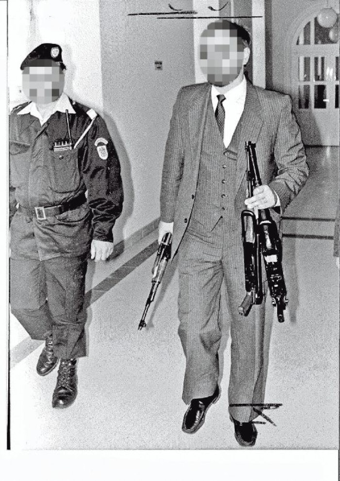 The assassins' machine guns are presented at the trial in Vienna's Landl district 37 years ago.