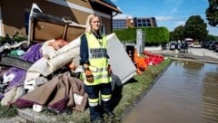 Die Fluten gehen zurück und die angeschwemmten Müllberge werden sichtbar. Die nächste Herausforderung, die die Niederösterreicher stemmen müssen. (Bild: Antal Imre)