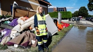 Die Fluten gehen zurück und die angeschwemmten Müllberge werden sichtbar. Die nächste Herausforderung, die die Niederösterreicher stemmen müssen. (Bild: Antal Imre)