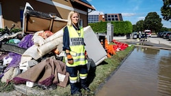 Die Fluten gehen zurück und die angeschwemmten Müllberge werden sichtbar. Die nächste Herausforderung, die die Niederösterreicher stemmen müssen. (Bild: Antal Imre)