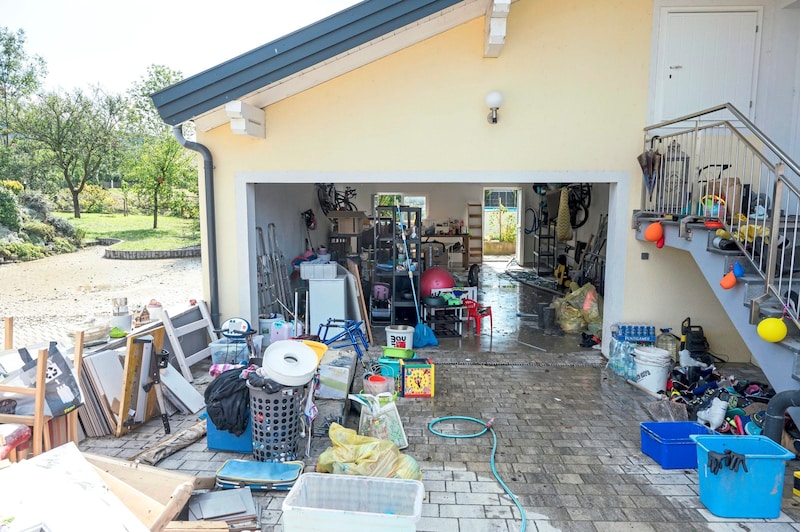 The big clean-up has begun in Böheimkirchen: The full extent of the damage cannot yet be foreseen. (Bild: Molnar Attila/Attila Molnar)