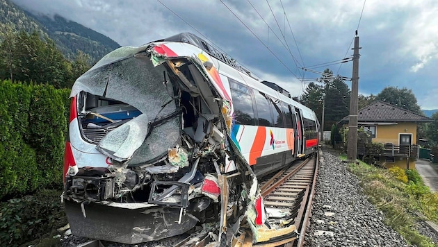 The S-Bahn was completely destroyed in the crash. (Bild: Klaus Loibnegger)