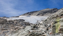 Die Gletscherschmelze in den Alpen, hier beim Stubacher Sonnblick, geht deutlich schneller voran als noch vor wenigen Jahren gedacht. (Bild: Hölzl Roland)