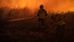 3000 Löschhelfer stehen aktuell im Einsatz. (Bild: AFP/Patricia DE MELO MOREIRA)