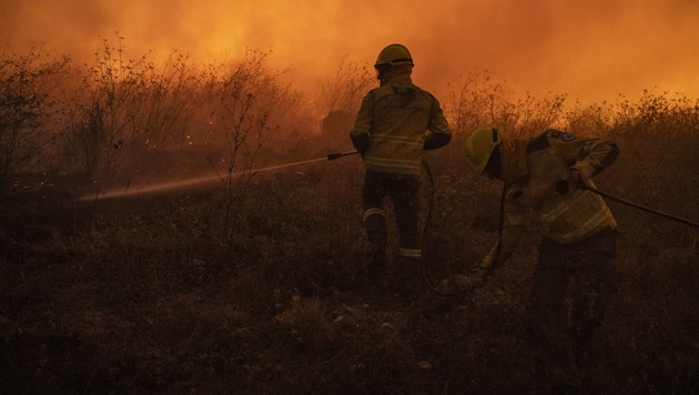 3000 Löschhelfer stehen aktuell im Einsatz. (Bild: AFP/Patricia DE MELO MOREIRA)