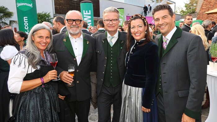 Veronika und August Schmölzer mit LH Drexler, Gattin Iris & N. Oberhauser.