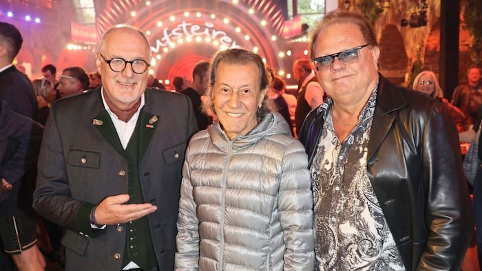 Gerhard Koch mit den Musikern Albert Hammond und Ewald „Sunny“ Pfleger.