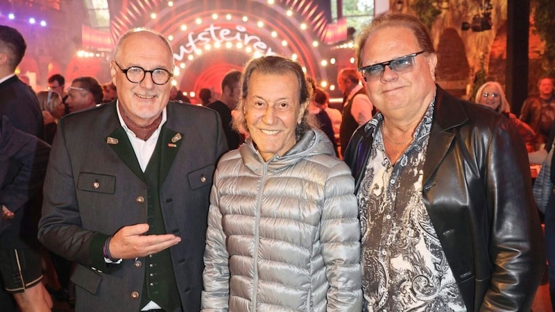 Gerhard Koch mit den Musikern Albert Hammond und Ewald „Sunny“ Pfleger. (Bild: Jauschowetz Christian/Christian Jauschowetz)