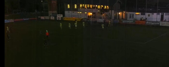 Kein Scherz: Bei Dunkelheit wurde in Thalgau noch gespielt.