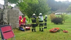 Notarzt, Sanitäter und Feuerwehr waren rasch vor Ort. (Bild: FF Bad Schwanberg)