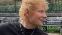 Als Ed Sheeran eine Joggerin entdeckt, ruft er: „Hallo, irgendwelche Wünsche?“ Und dann haut er auch schon in die Saiten ...  (Bild: Instagram.com/teddysphotos)