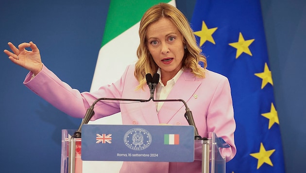 Italiens Ministerpräsidentin Giorgia Meloni: „Mut haben, zu sagen, was nicht funktioniert“ (Bild: APA/AP)