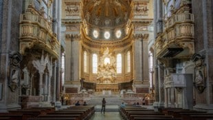 Bei der feierlichen Zeremonie im Dom in Neapel waren der Bürgermeister von Neapel, Gaetano Manfredi und der Savoyen-Prinz, Emanuele Filiberto, Enkelsohn des letzten italienischen Königs Umberto II., anwesend. (Bild: khalid - stock.adobe.com)