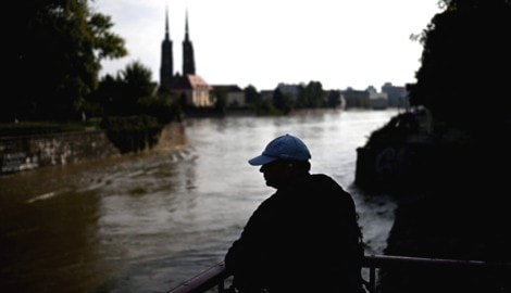 Nach den starken Niederschlägen der vergangenen Tage haben die Wassermassen nun die polnische Stadt Breslau erreicht. (Bild: AFP/Sergei Gapon)