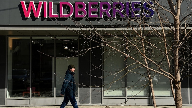 Eine Abholstelle des russischen Online-Händlers Wildberries (Bild: AFP)