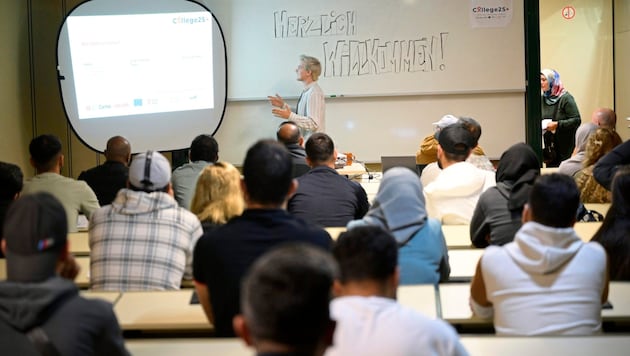 Derzeit laufen Informationsvorträge zum College. Die Kurse mit 26 Wochenstunden beginnen Ende September (Bild: Antal Imre)