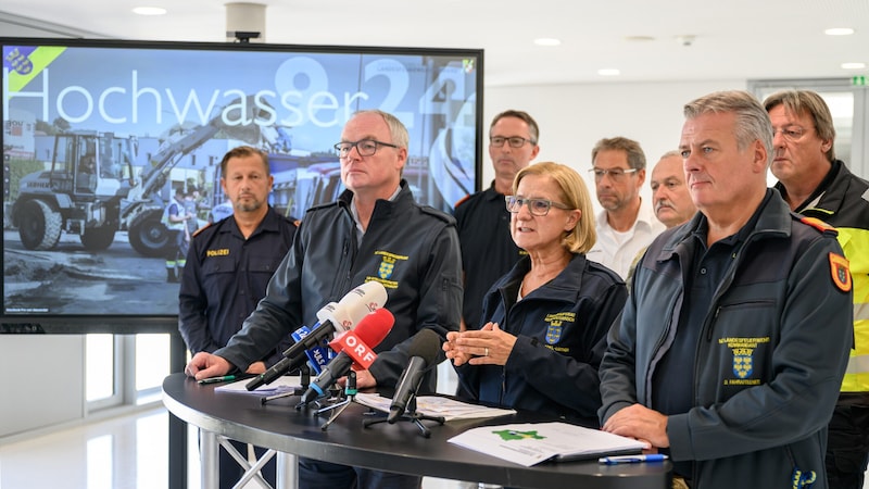 The head of the provincial crisis team at the safety center in Tulln on Thursday. (Bild: NLK Burchhart)