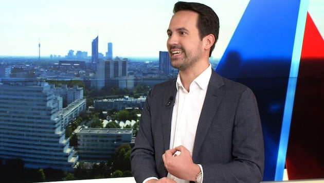 Deputy mayor and education spokesman Christoph Wiederkehr in an interview with krone.tv (Bild: krone.tv )