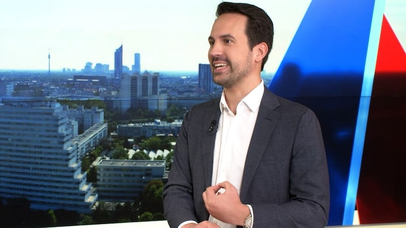 Vizebürgermeister und Bildungssprecher Christoph Wiederkehr im krone.tv Interview (Bild: krone.tv )