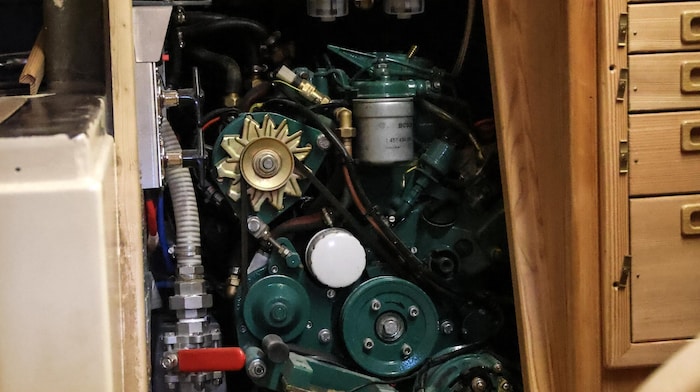 Panholzer baut täglich an seinem Boot.