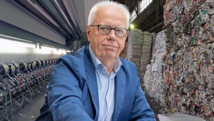 Ernst Brunbauer (69) hält seit 2008 die Mehrheit am Betrieb, der mittlerweile 200 Mitarbeiter beschätigt. (Bild: Krone KREATIV/Lenzing Papier (3))