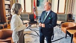 Nationalratspräsident Wolfgang Sobotka spricht mit „Krone“-Redakteurin Clara Milena Steiner über seinen Abschied. (Bild: Petja Mladenova)