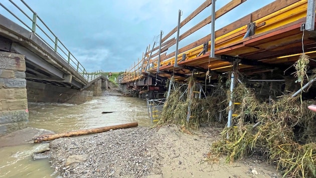 A lot of the damage is massive and cannot be repaired "overnight". Like the bridge in Böheimkirchen. (Bild: NÖ Straßendienst)