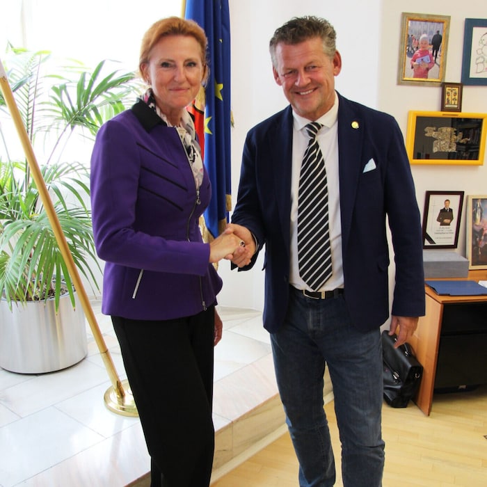 Stadtchef Scheider würde gerne alle Rechte freigeben, Magistratsdirektorin Jandl will ...