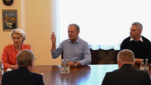 Nehammer in Poland with Tusk and von der Leyen (Bild: SERGEI GAPON)