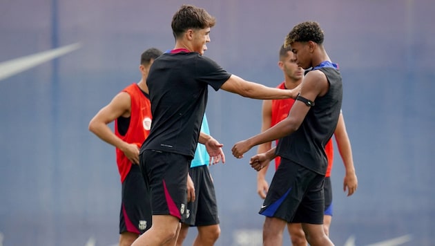 Mittlerweile spielen Pau Cubarsi (l.) und Lamine Yamal (r.) bei den Profis vom FC Barcelona. (Bild: AFP/APA/Manaure Quintero)