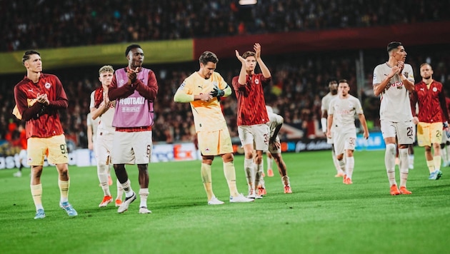 The disappointment was written all over the faces of Salzburg's players. (Bild: 2024 FC Red Bull Salzburg)