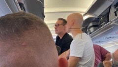 Heinz-Christian Strache im Flieger Richtung Balearen-Insel. (Bild: zVg, Krone KREATIV)