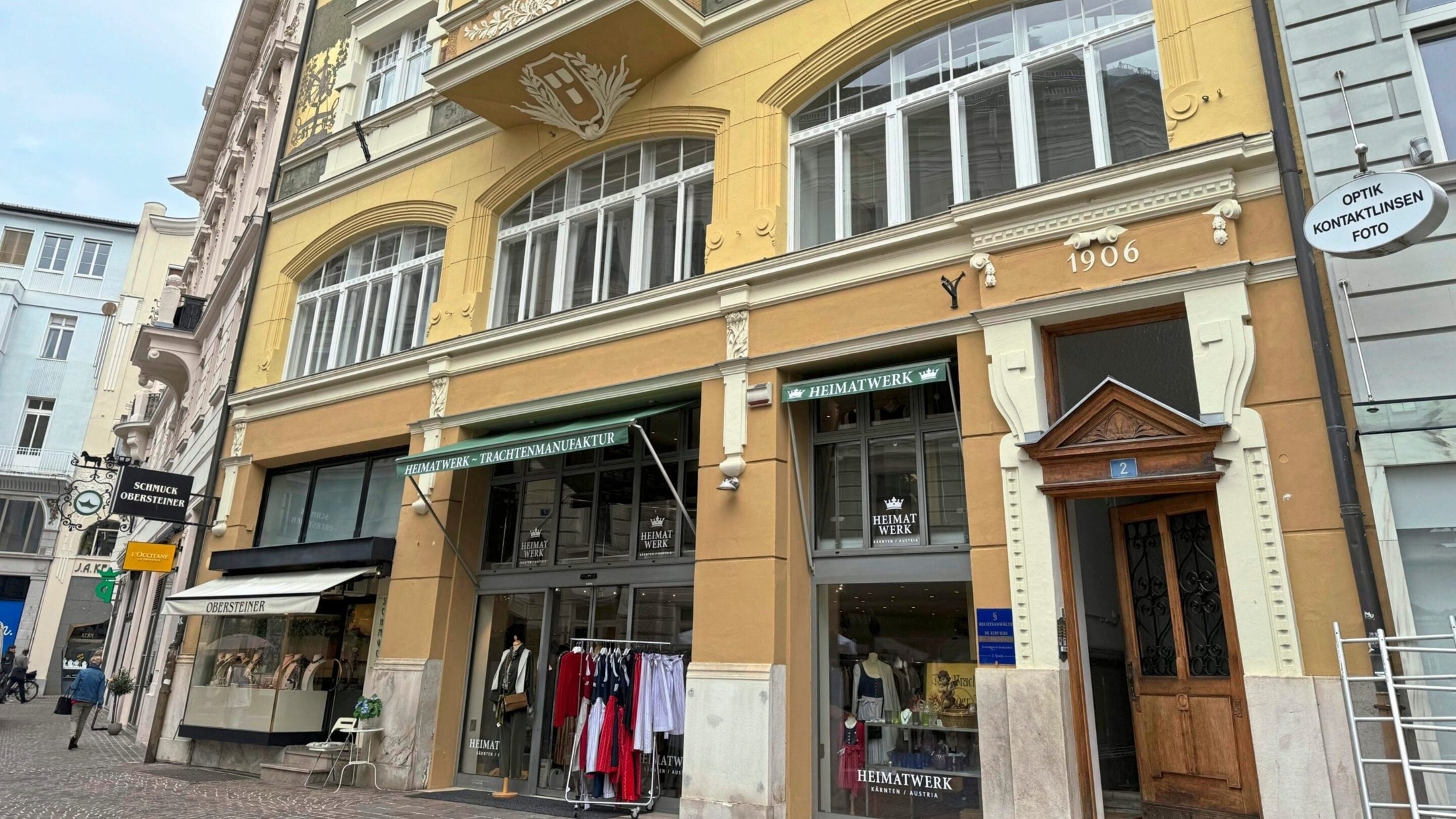 Das Kärntner Heimatwerk ist in Klagenfurt am Dr. Arthur-Lemisch-Platz zu finden.