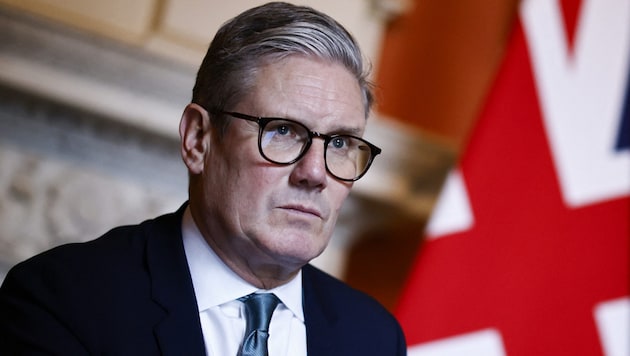 Prime Minister Keir Starmer must start his term in office with a large debt backpack. (Bild: AFP/BENJAMIN CREMEL)